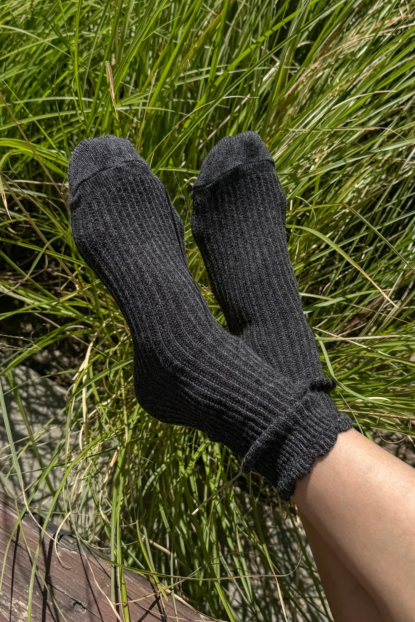 Linen Scallop Socks in Charcoal - Image 2