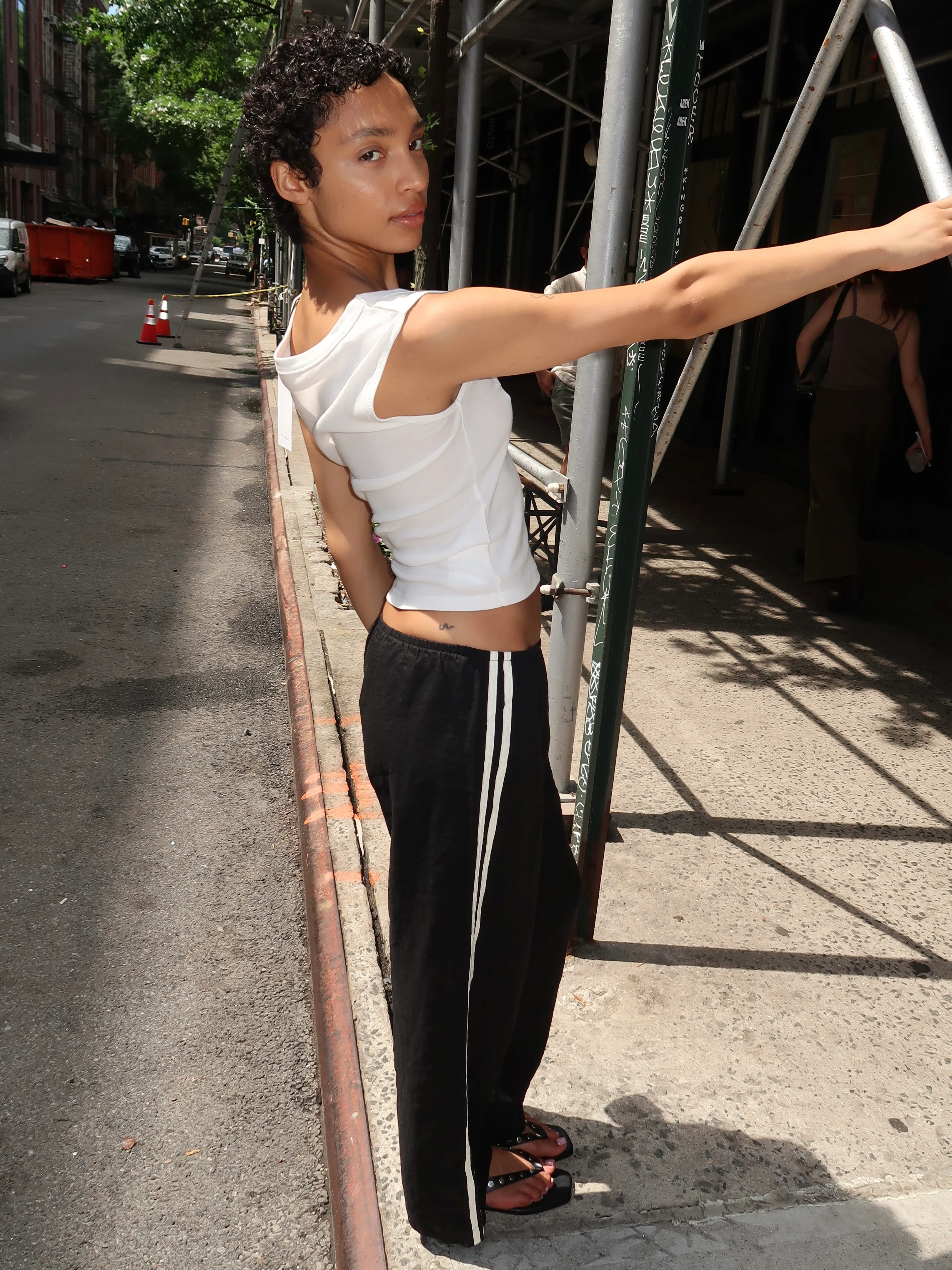 Linen Stripe Crop Racer Pant in Jet - Image 4